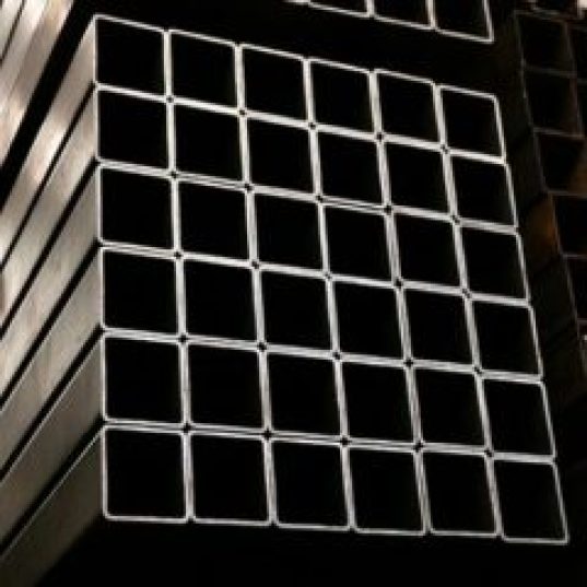 Tubos_quadrados_-_Tubos_de_Aço_Carbono